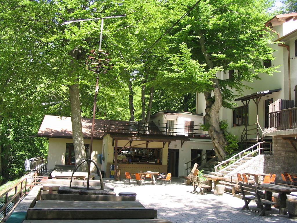 Albergo Ristorante Montecucco Da Tobia Sigillo Exteriér fotografie
