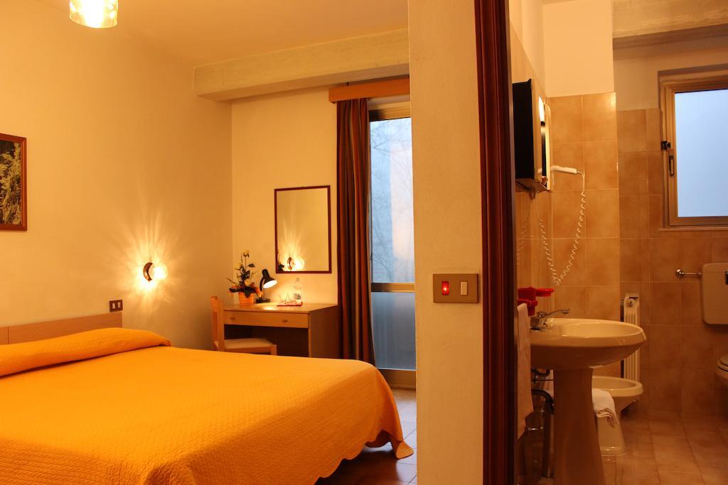 Albergo Ristorante Montecucco Da Tobia Sigillo Pokoj fotografie