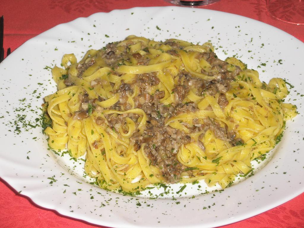 Albergo Ristorante Montecucco Da Tobia Sigillo Exteriér fotografie